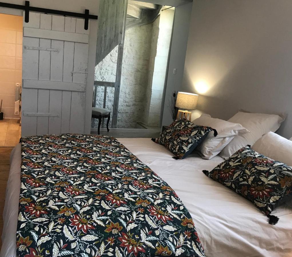 Bed and Breakfast Logis de Pierre Levée Bessines Exterior foto