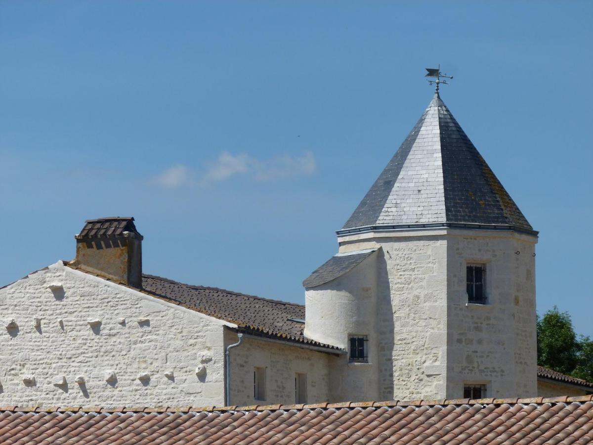 Bed and Breakfast Logis de Pierre Levée Bessines Exterior foto