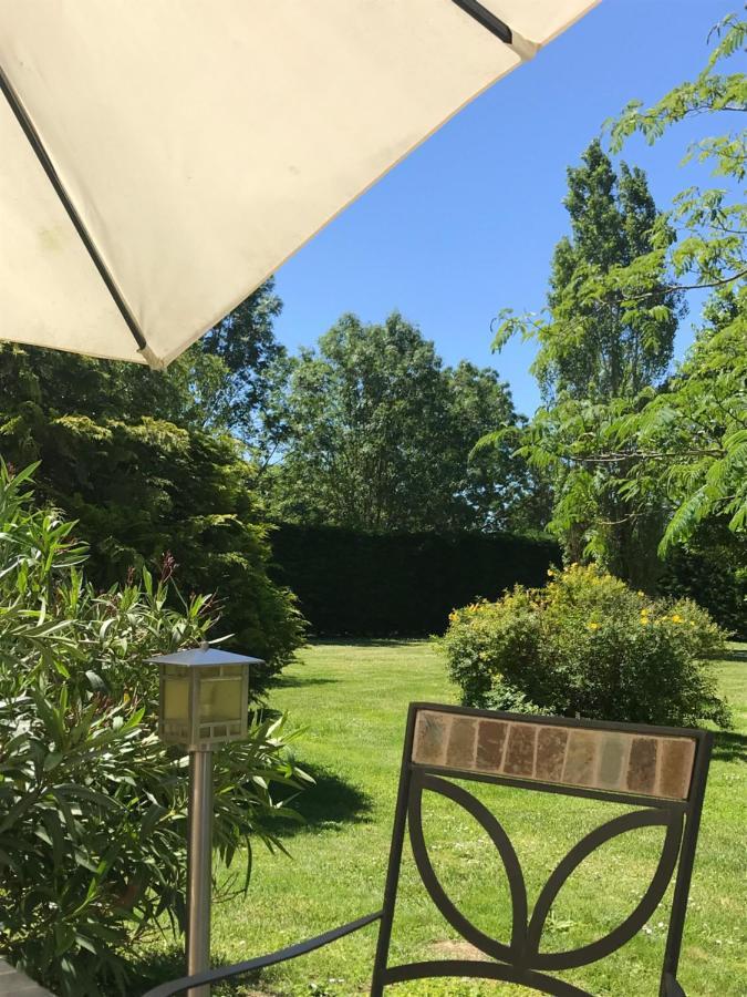 Bed and Breakfast Logis de Pierre Levée Bessines Exterior foto