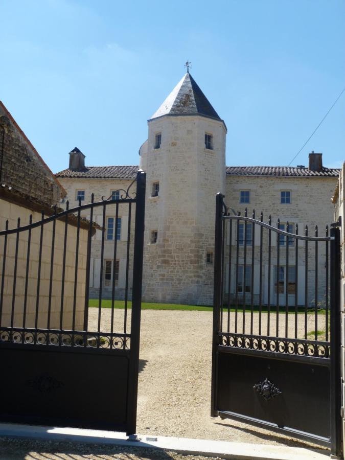 Bed and Breakfast Logis de Pierre Levée Bessines Exterior foto