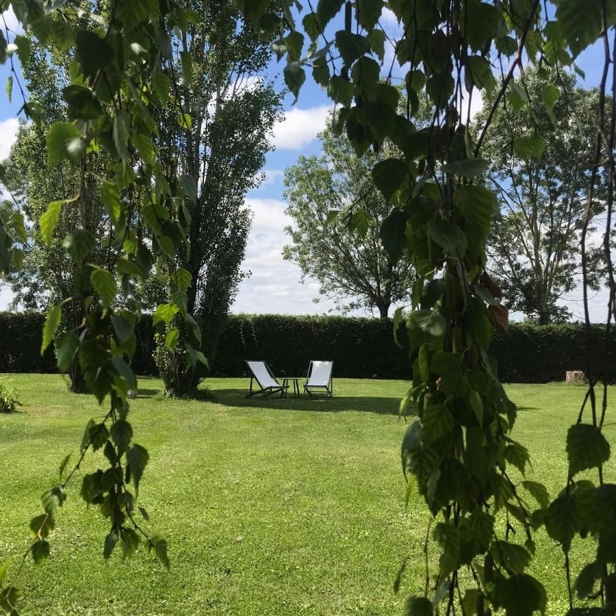 Bed and Breakfast Logis de Pierre Levée Bessines Exterior foto